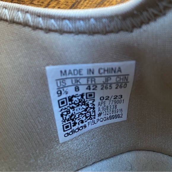 Women’s 9.5 Adidas NMD_R1 - Picture 9 of 9